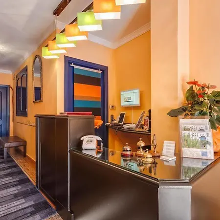 Hotel La Plazoleta 2*